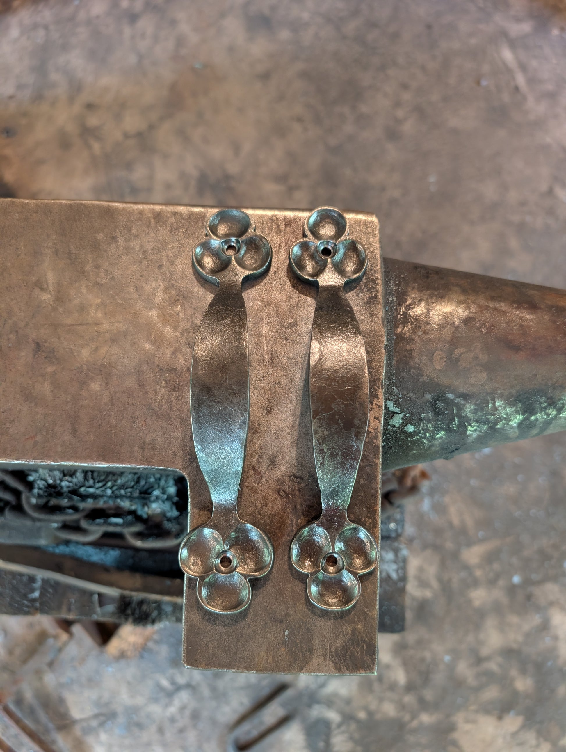 Trifol Door pulls