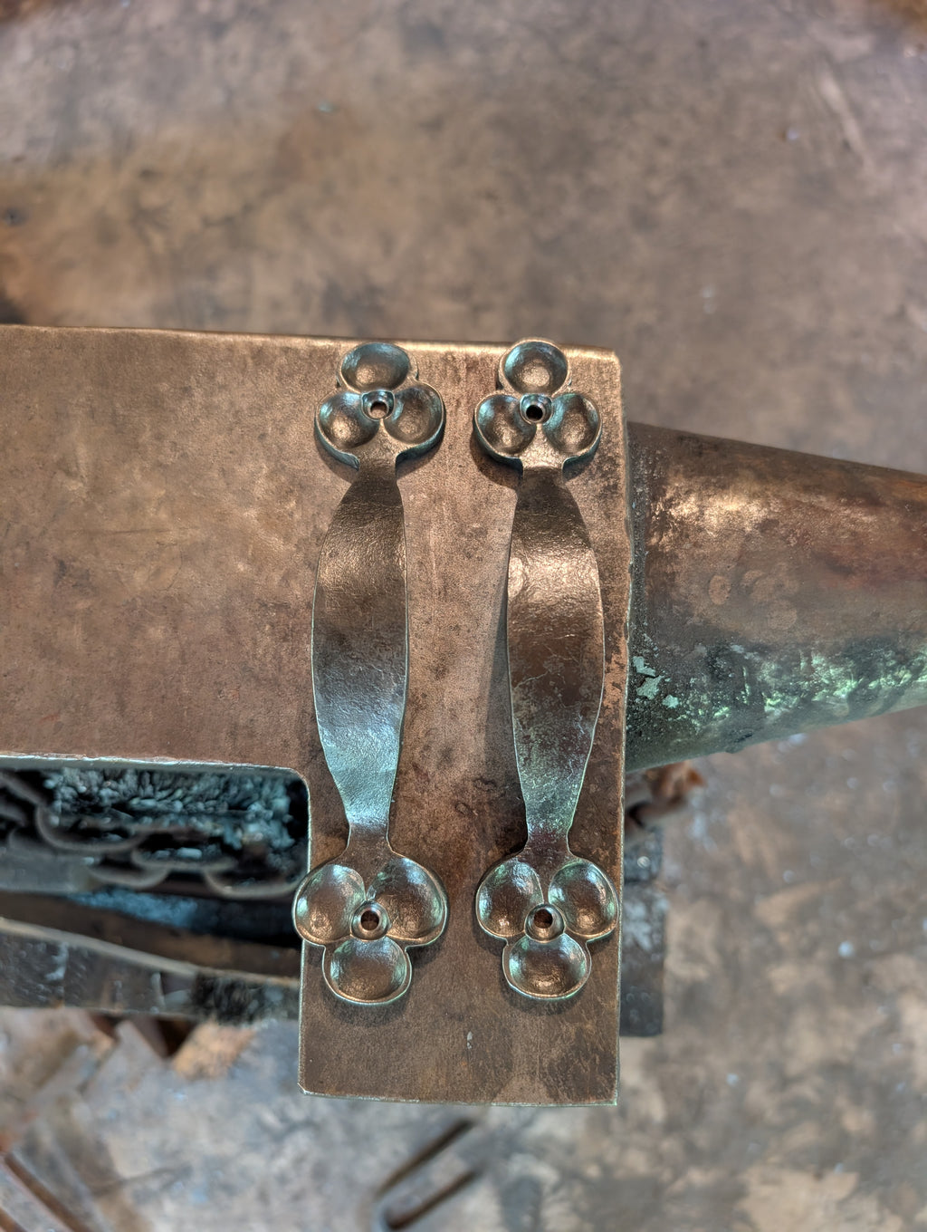 Trifol Door pulls