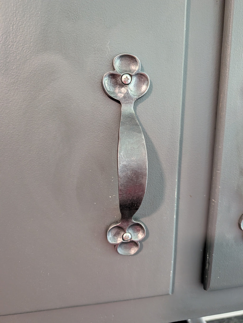 Trifol Door pulls